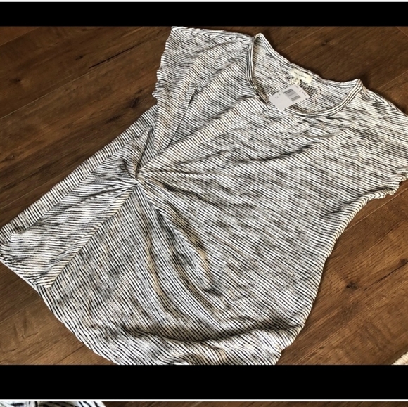 Max Studio Cute Tee Worn Once! - Picture 2 of 6